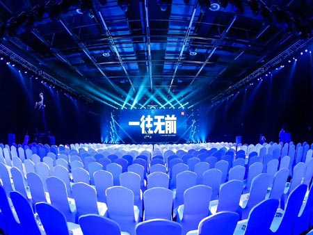 小米十周年活動除了有雷軍公開演講，還有蘭博基尼卡丁車互動比賽